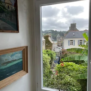 Apartment De 1634 Avec Balcon Au Sud Sur Jardin En Plein Coeur Historique